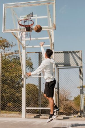 Quelles règles basket facilitent-elles le jeu rapide et dynamique ?