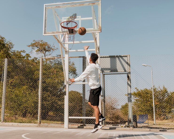 Quelles règles basket facilitent-elles le jeu rapide et dynamique ?